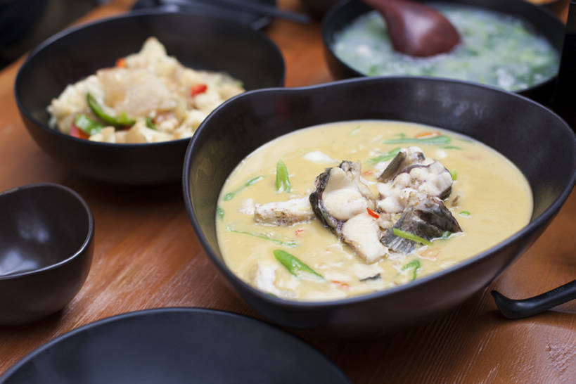 无人,横图,特写,吃饭,晚餐,午餐,桌子,辣椒,蔬菜,静物,餐具,北京,中国,亚洲,新鲜,鱼,调料,肉,熟食,香料,鱼肉,美味,食品,饮品,传统,水煮鱼,饮食,餐饮,食物,饮料,碗,中国菜,健康,陶器,摄影,有机食品,绿色食品,膳食,可口,清新,中国文化,肉制品,东亚,炖鱼,主菜,健康食物,焖菜,辣角,红海椒,大椒,辣虎,广椒,适口,湘菜,辣子,红辣椒,海椒,番椒,彩图,高角度拍摄,传统文化,bj175