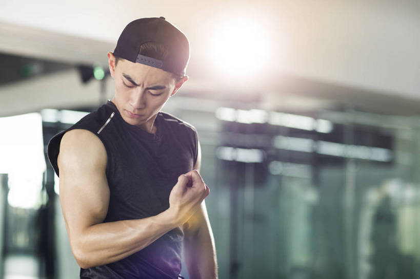 东方人,成年人,肌肉,健壮,一个人,运动员,健身房,横图,室内,白天,正面,运动服,锻炼,运动,信心,城市,帽子,北京,中国,亚洲,仅一个男性,仅一个人,服装,训练,注视,现代,灯,仅一个年轻男性,衣服,观察,看,站着,健康,短袖,鸭舌帽,活力,力量,摄影,服饰,生活方式,观看,照亮,察看,酷,衣着,穿着,关注,决心,塑身,逆光,东亚,大力士,肱二头肌,衣饰,男人,男性,年轻男性,亚洲人,中国人,年轻人,半身,彩图,运动装,健身俱乐部,bj175