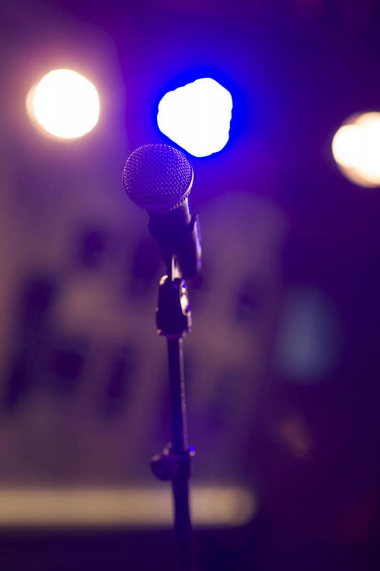 无人,舞台,竖图,室内,夜晚,留白,时尚,静物,北京,中国,亚洲,音乐,娱乐,现代,休闲,摄影,聚光灯,麦克风,照明设备,扩音器,逆光,东亚,彩图,舞台灯光,bj175