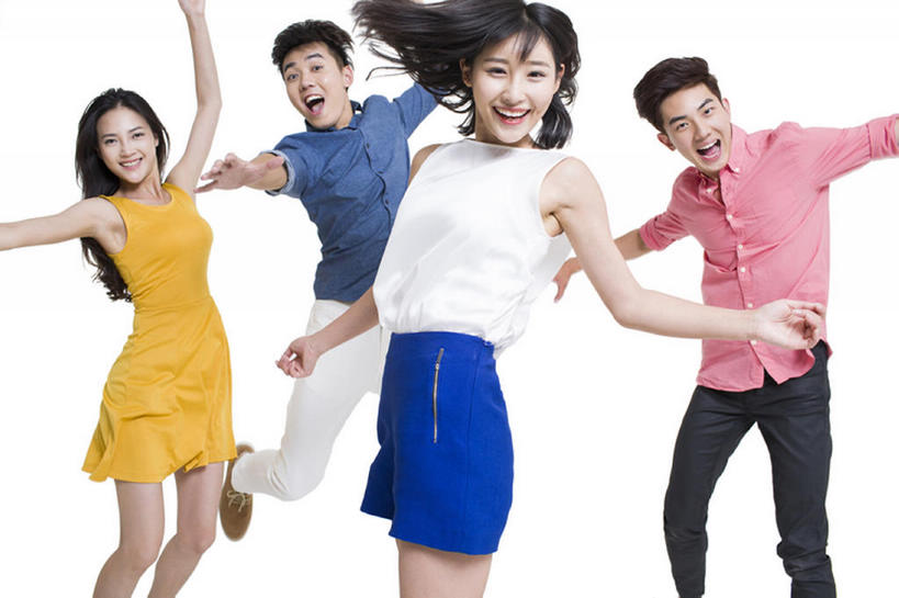 东方人,成年人,四个人,学生,跳,笑,微笑,露齿笑,横图,留白,正面,衬衫,爱情,时尚,快乐,兴奋,友谊,幸福,信心,北京,中国,亚洲,连接,短裤,服装,教育,浪漫,注视,休闲装,刺激,衣服,观察,看,休闲,温暖,温馨,恩爱,活力,亲密,恋人,摄影,服饰,观看,和睦,察看,享乐,合影,衣着,穿着,关注,东亚,陪同,衣饰,陪伴,男人,男性,年轻男性,年轻女性,女人,女性,亚洲人,中国人,年轻人,情侣,大学生,张开手臂,彩图,影棚拍摄,欢乐,伴侣,融洽,开领,伴随,bj175