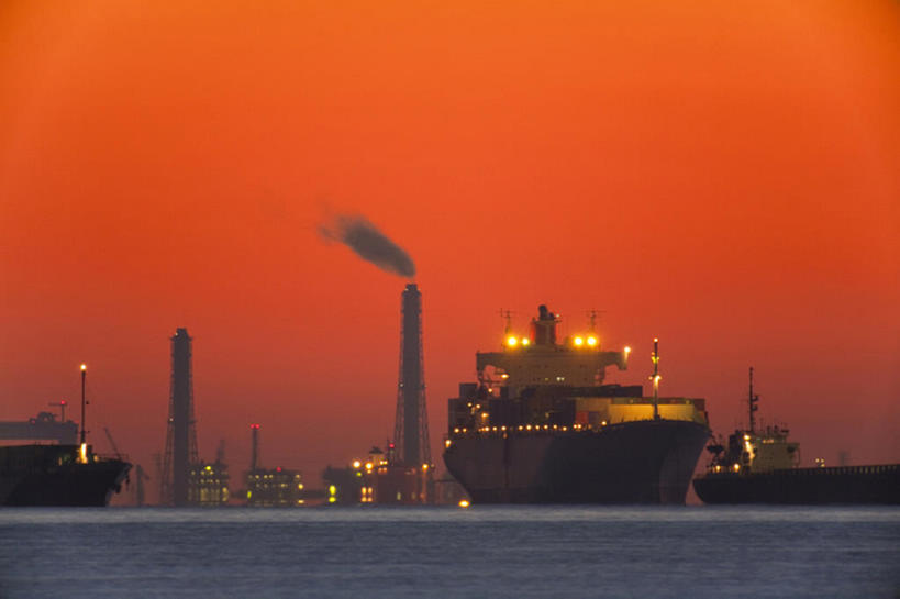 无人,横图,室外,白天,留白,商务,海洋,日落,水,集装箱,货柜,天空,容器,箱子,橙色,工业,运输,摄影,宁静,货运,货船,物流,万里无云,彩图,林区,bj175