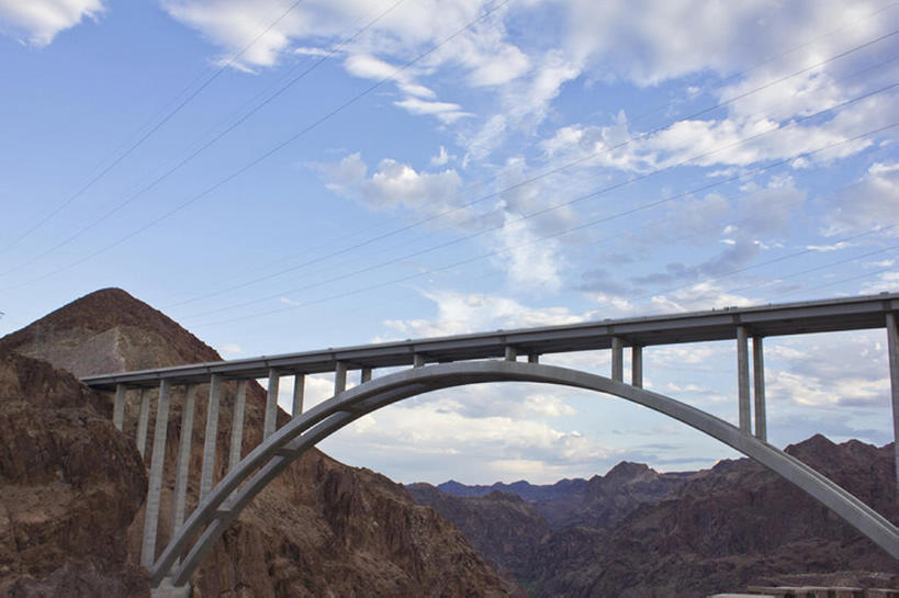 无人,横图,室外,白天,旅游,度假,石头,峡谷,建筑,美国,纹路,石子,纹理,云,桥,山谷,宏伟,娱乐,蓝色,风景,天空,地标建筑,享受,休闲,放松,摄影,岩层,胡佛大坝,内华达州,地貌,肌理,自然地理,石块,岩石,彩图,旅行,bj175