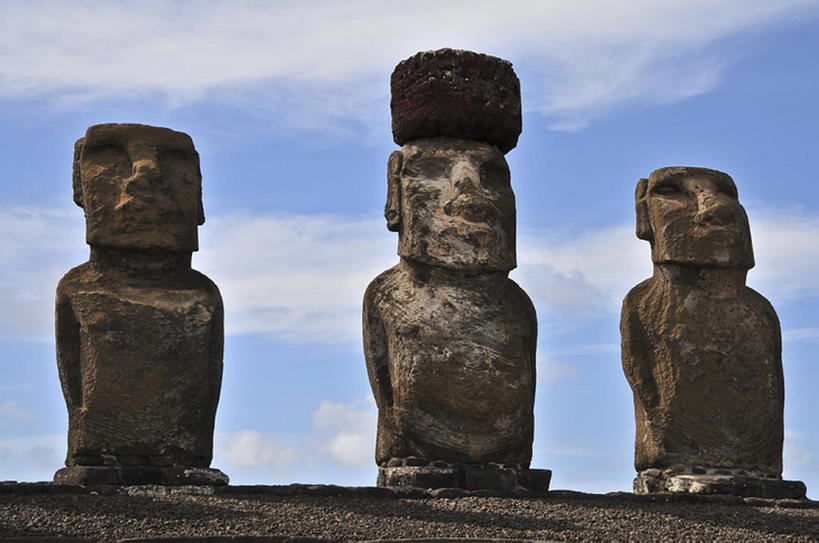 无人,公园,横图,室外,白天,旅游,度假,石头,名胜古迹,标志建筑,地标,建筑,雕塑,复活节岛,智利,一排,遗迹,整齐,雕像,地形,古迹,历史,文物,娱乐,建设,古建筑,世界遗产,排列,风景,天空,享受,休闲,旅游胜地,南美,放松,摄影,宁静,南美洲,国家公园,拉丁美洲,队列,美洲,古文明,远古,复活节岛石像,波利尼西亚,摩艾石像,亚美利加洲,南亚美利加洲,复活岛,智利共和国,古代文明,摩艾像,拉帕.努伊国家公园,拉帕努伊国家公园,波利尼西亚群岛,彩图,旅行,复活节岛人像,赫布亚岛,拉帕努伊岛,毛埃石像,摩阿仪,摩埃石像,莫阿伊,帕赛兰,伊斯特岛,bj175