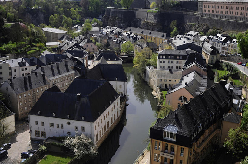 无人,横图,室外,白天,旅游,度假,河流,建筑,卢森堡,欧洲,房屋,屋顶,城镇,古城,娱乐,风景,享受,休闲,放松,摄影,建造,宁静,西欧,欧洲文化,卢森堡大公国,彩图,高角度拍摄,旅行,bj175