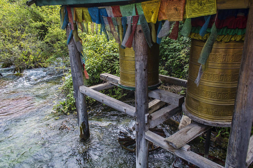 无人,横图,室外,白天,旅游,度假,河流,美景,九寨沟,中国,亚洲,地形,景观,流水,文化,娱乐,少数民族,民族,树,风景,小溪,自然,享受,休闲,景色,放松,摄影,宗教,宁静,清新,自然风光,喇嘛教,彩图,旅行,祈祷轮,中国少数民族,bj175