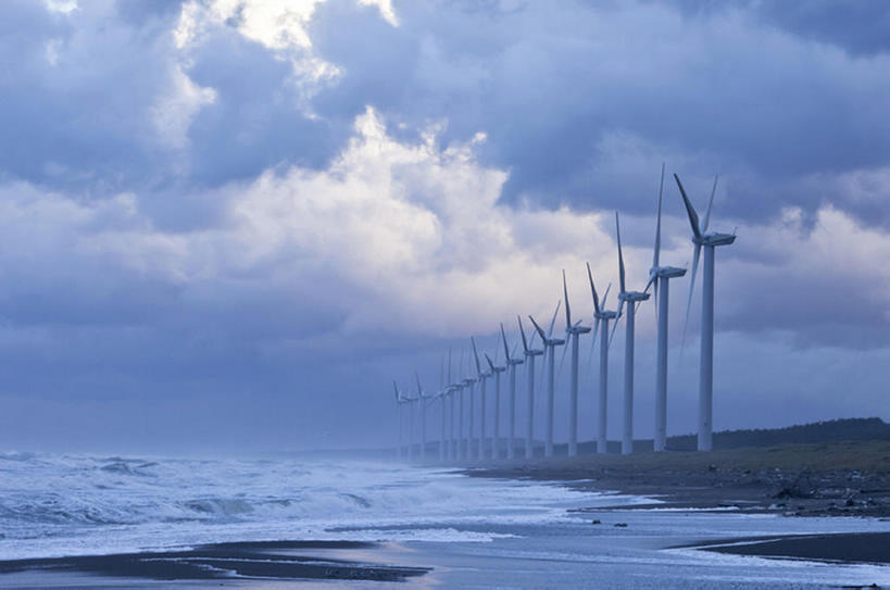 无人,横图,室外,白天,背景,旅游,度假,海洋,美景,水,日本,一排,整齐,风力,地形,景观,云,娱乐,排列,风景,天空,自然,波浪,享受,休闲,景色,放松,摄影,能源,宁静,队列,自然风光,替代能源,环境保护,地貌,涡轮,罕见,日本海,荒僻,偏僻,偏远,遥远,冷僻,冒险,风轮机,海滩,彩图,bj175