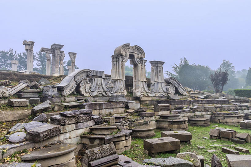 横图,室外,白天,名胜古迹,建筑,北京,圆明园,中国,亚洲,行人,游客,游人,历史,路人,旅客,遗址,东亚,过客,bj175