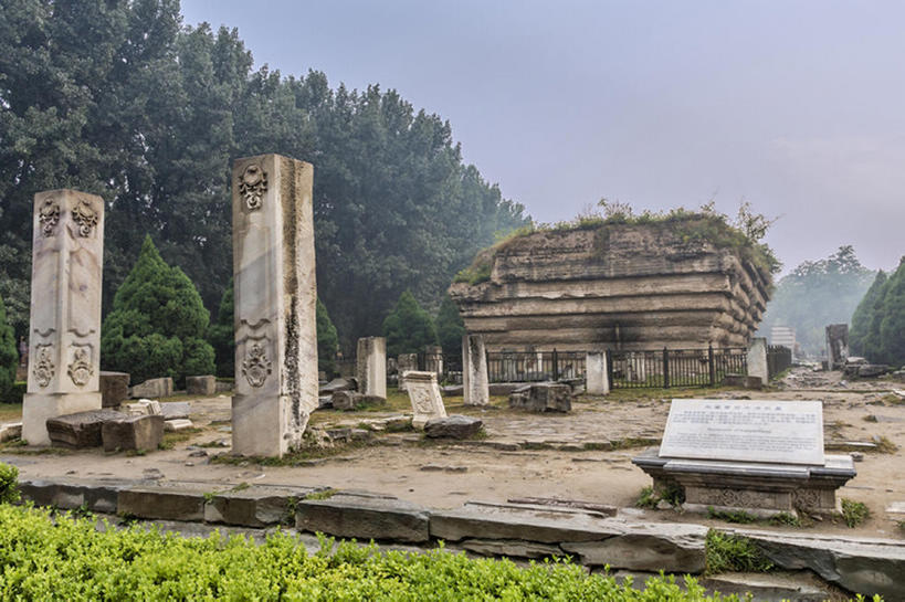 横图,室外,白天,名胜古迹,建筑,北京,圆明园,中国,亚洲,行人,游客,游人,历史,路人,旅客,遗址,东亚,过客,bj175