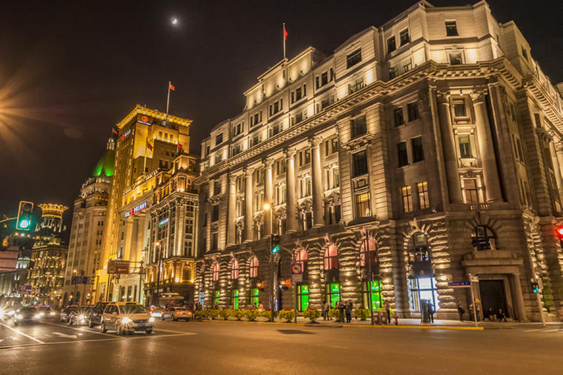 横图,室外,夜晚,旅游,名胜古迹,路,汽车,上海,中国,亚洲,行人,游客,游人,地形,路人,旅客,风景,外滩,建造,照亮,东亚,过客,观光,旅行,bj175