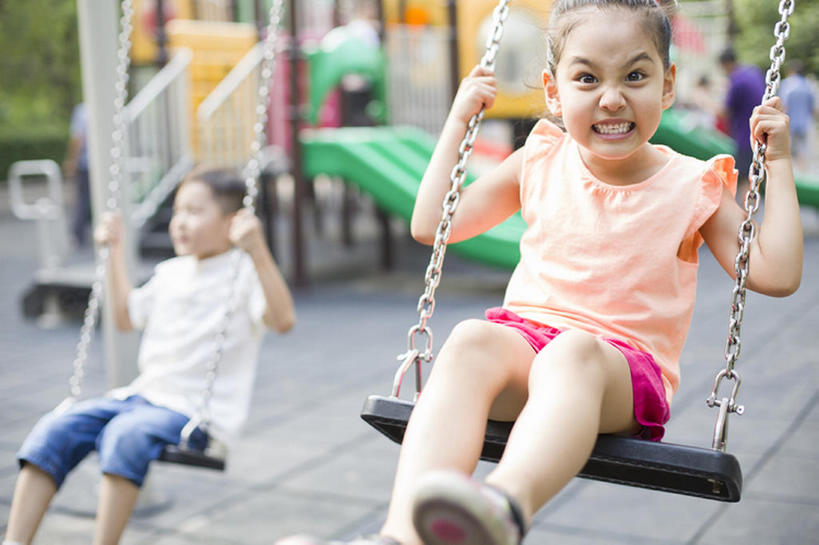 东方人,儿童,两个人,公园,游乐园,站,横图,室外,白天,正面,度假,快乐,幸福,纯洁,北京,中国,亚洲,握,摇摆,短裤,玩,注视,休闲装,小孩,夏天,荡秋千,观察,看,站着,休闲,表情,鬼脸,短袖,放松,活力,可爱,乐趣,淘气,童年,童趣,握着,摄影,生长,生活方式,观看,幽默,察看,享乐,关注,扮鬼脸,户外活动,童真,东亚,烂漫,无邪,无忧无虑,天真,男孩,男人,男性,女孩,亚洲人,中国人,孩子,休闲活动,站立,坐着,彩图,欢乐,男生,bj175