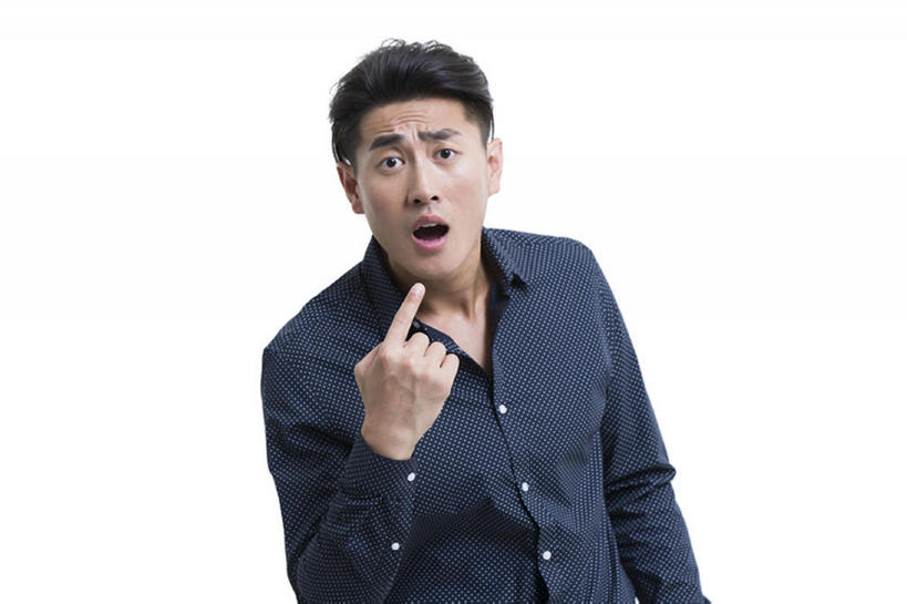 东方人,成年人,一个人,横图,留白,正面,衬衫,时尚,北京,中国,亚洲,仅一个男性,仅一个人,灰色背景,注视,仅一个年轻男性,观察,看,手势,站着,张嘴,表情,皱眉,摄影,观看,幽默,疑惑,察看,指着,关注,张大嘴巴,质疑,东亚,猜忌,猜疑,迷惑,震惊,男人,男性,年轻男性,亚洲人,中国人,年轻人,张开嘴,半身,彩图,影棚拍摄,疑心,打手势,开领,怀疑,bj175