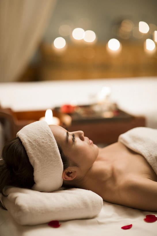 东方人,成年人,脸,头,脸颊,一个人,美容院,竖图,室内,侧面,按摩,美容,床,蜡烛,北京,中国,亚洲,仅一个年轻女性,仅一个女性,仅一个人,护肤,包裹,纺织物,床单,美丽,被子,裸露,肩膀,花瓣,精油,香薰,毛巾,清洁,保养,享受,休息,休闲,健康,舒服,放松,SPA水疗,保健,芳香疗法,温泉浴场,摄影,生活方式,皮肤,保暖,光滑,高雅,舒适,被单,享乐,化妆用品,裸,舒心,面部护理,舒缓,香薰精油,透气,东亚,养颜,按摩床,防水,柔和,细腻,替代疗法,减压,平滑,储水,耐磨,吸水,美化,香薰疗法,植物精油,年轻女性,女人,女性,亚洲人,中国人,年轻人,头部,脸部,脸蛋,面部,矿泉疗养地,闭着眼睛,躺着,仰卧,彩图,水疗,搓背床,理疗床,美容床,指压床,美人,bj175