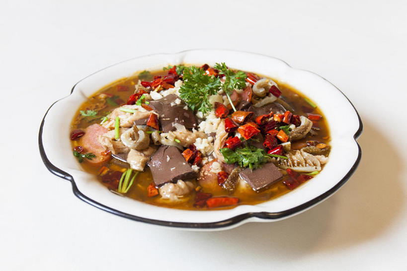 无人,横图,白色背景,静物,中国,亚洲,肉,熟食,食品,饮品,火腿,饮食,餐饮,食物,饮料,盘子,碗,中国菜,摄影,膳食,可口,中国文化,毛血旺,肉制品,东亚,鸭血,适口,四川菜,红辣椒,彩图,影棚拍摄,bj175