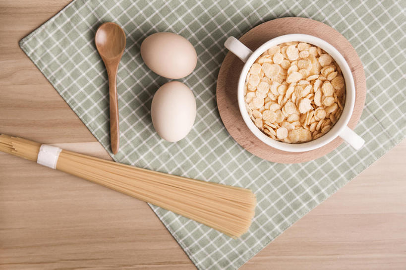 意大利面,无人,横图,俯视,早餐,静物,杯子,中国,亚洲,玉米片,鸡蛋,生食,美味,食品,饮品,营养,饮食,餐饮,过山车,食物,饮料,餐巾,汤匙,摄影,可口,东亚,健康食物,适口,彩图,bj175