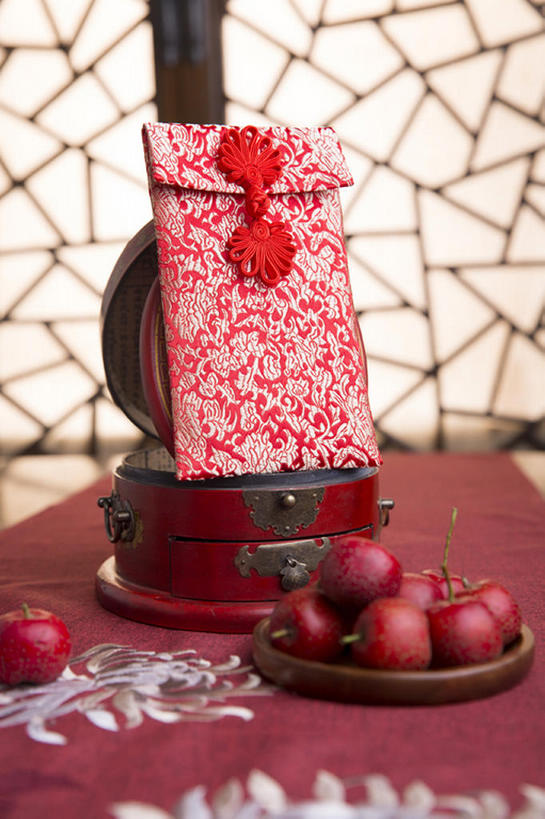 无人,竖图,运气,窗户,静物,水果,中国,春节,亚洲,花纹,风俗,图案,食品,古典,首饰盒,传统,盒子,装饰品,桌布,红色,山楂,概念,山楂树,精神,摄影,红包,仪式,中国文化,典礼,古典风格,东亚,东亚文化,元旦,红果,式样,制度,彩图,传统文化,胭脂果,传统节日,bj175