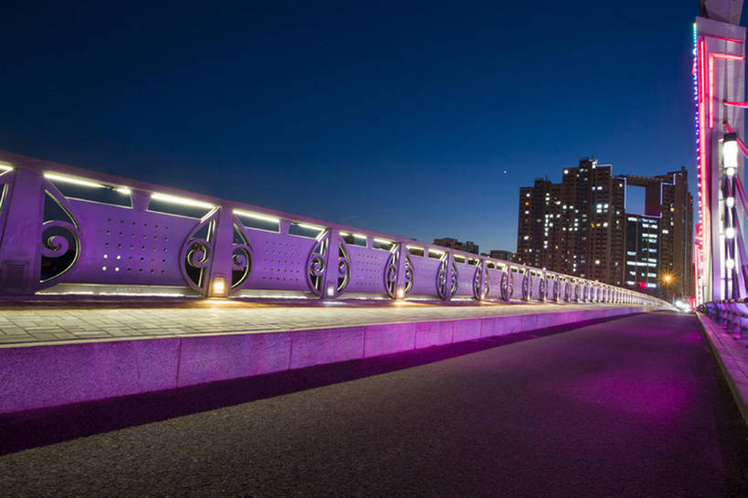 无人,栏杆,横图,彩色,室外,夜晚,背景,度假,石头,美景,城市风光,城市,道路,高速公路,建筑,街道,路,路灯,公路,中国,亚洲,石子,直线,景观,路边,人行道,桥,车道,交通,娱乐,现代,霓虹,风景,天空,黄昏,享受,休闲,景色,放松,摄影,五颜六色,宁静,柏油路,照亮,色彩斑斓,都市风光,五彩缤纷,沥青,东亚,五彩斑斓,五光十色,石块,岩石,马路,彩图,自行车道,建筑结构,广角,汽车广告背景图