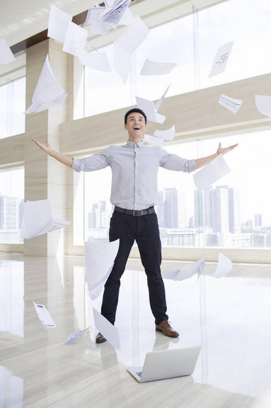 东方人,成年人,一个人,商务人士,商务男性,办公室,笑,微笑,露齿笑,竖图,室内,白天,正面,衬衫,商务,快乐,满意,兴奋,自由,幸福,成功,信心,计划,笔记本电脑,技术,窗户,城市,建筑,北京,中国,亚洲,仅一个男性,仅一个人,敲打,套装,欢呼,庆祝,工作,文件,纸,半空,输入,大厅,刺激,仅一个年轻男性,打字,向上看,站着,职业,办公大楼,规划,活力,摄影,点击,敲击,享乐,效率,企业,公司,成就,商务装,工薪阶层,创新,东亚,完成,无线电技术,解决,解放,无忧无虑,按键,计算机,男人,男性,年轻男性,亚洲人,中国人,年轻人,白领,上班族,扔,张开手臂,彩图,全身,衬衣,欢乐,办公室职员,好消息