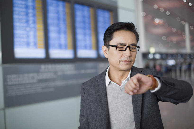 东方人,成年人,中年人,老年人,一个人,商务人士,商务男性,机场,横图,室内,白天,正面,衬衫,商务,成功,信心,显示器,城市,飞机,建筑,北京,中国,亚洲,仅一个男性,仅一个人,仅一个中年男性,套装,时间,屏幕,眼镜,交通,航空,显示屏,大厅,外套,交通工具,看,站着,职业,运输,摄影,等候,腕表,公共设施,客机,核对,载具,候机室,商务装,等,工薪阶层,输出设备,东亚,老年男性,男人,男性,中年男性,亚洲人,中国人,白领,上班族,半身,彩图,衬衣,办公室职员,商务旅行,商务机,开领,校对,校勘