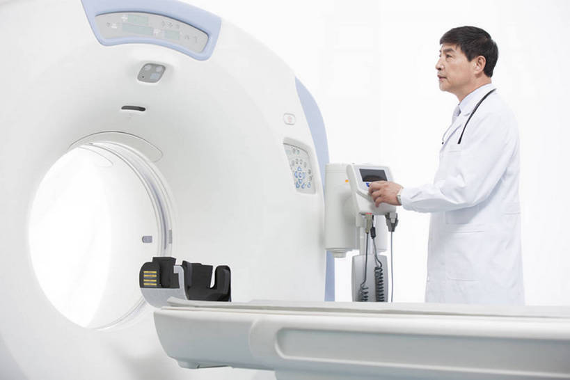 东方人,成年人,中年人,老年人,一个人,医生,办公室,医院,推,横图,x光片,室内,侧面,工作服,制服,骄傲,成功,信心,机器,技术,北京,中国,亚洲,仅一个男性,仅一个人,仅一个中年男性,正装,检查,工作,辐射,科学,医学,器材,放射,设备,现代,白色,按钮,听诊器,医疗用品,站着,医护人员,医疗人员,职业,机械,力量,服务,摄影,查看,技巧,支撑,控制,权威,体检,医疗,医疗设备,卫生,科学技术,操作,x射线,成就,努力,手艺,医疗器械,x光,核磁共振,医疗工具,挑战,东亚,核磁共振成像,实验服,控制面板,CAT扫描仪,MRI扫描仪,可靠,磁共振成像,核磁共振技术,工作制服,责任,无线电波,贡献,技能,技艺,机件,检测工具,认真,信任,老年男性,男人,男性,中年男性,亚洲人,中国人,大夫,彩图,工作套服,计算机X射线轴向分层造影扫描仪,计算机轴向断层扫描,平板扫描仪,妙技,电磁波,电磁辐射,本领,PET扫描仪,放射疗法,体格检查,专家,bj175