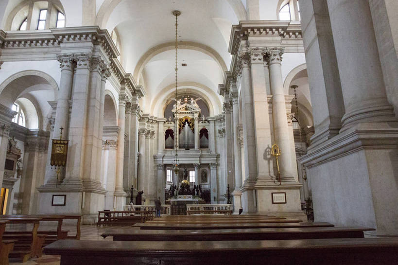 无人,教堂,横图,室内,白天,旅游,度假,名胜古迹,天花板,标志建筑,地标,建筑,椅子,意大利,欧洲,威尼斯,屋顶,建筑群,过道,古典,历史,娱乐,建设,传统,享受,休闲,放松,摄影,宗教,旧的,古典风格,远古,意大利文化,欧洲文化,古代文明,灵性,圣玛丽教堂,彩图,旅行,大教堂,传统文化,建筑结构,bj175