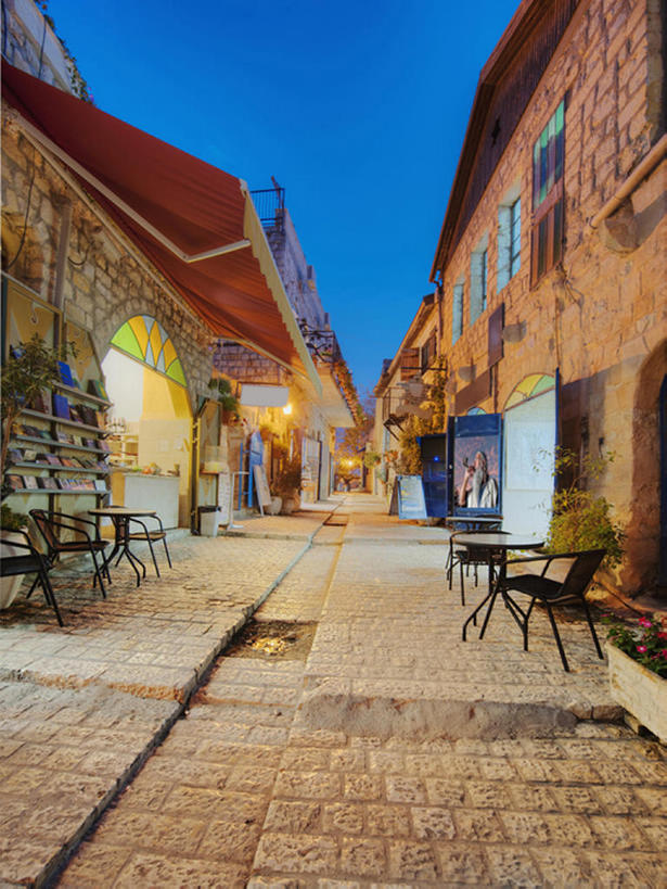 无人,竖图,室外,夜晚,石头,城市,街道,路,椅子,以色列,曲折,石子,摄影,建造,宁静,照亮,坎坷,崎岖,石块,岩石,彩图,居住区,巷,bj175