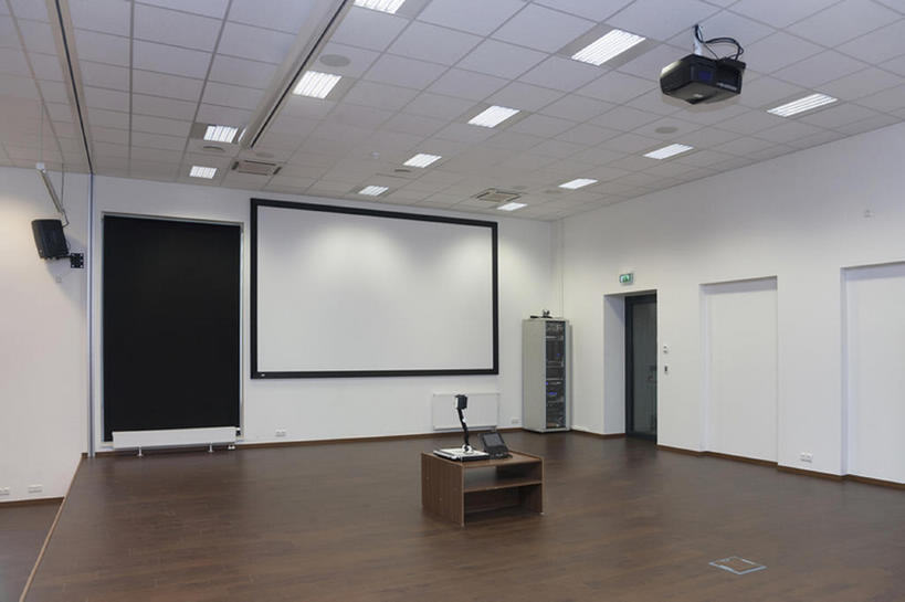 无人,办公室,会议室,横图,室内,留白,建材,仪器,地板,天花板,建筑,爱沙尼亚,一排,整齐,材料,木板,木材,投影仪,地面,干净,设备,现代,木地板,木柴,排列,摄影,建造,木料,队列,投影机,硬木,彩图,当代,bj175