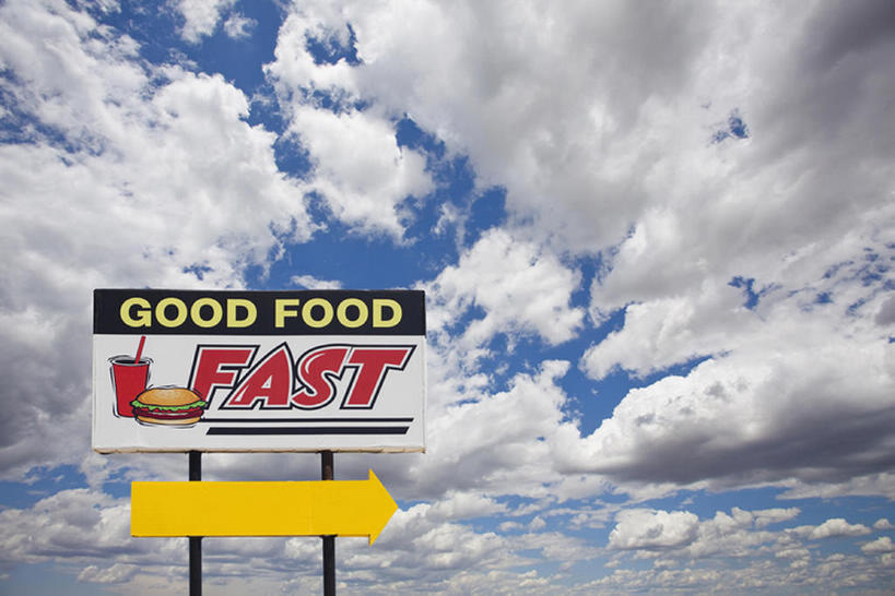 无人,横图,室外,白天,留白,指示牌,美国,标志,文字,云,方向,标识,布告栏,广告,箭头,蓝色,天空,快餐,摄影,快餐店,亚利桑那,彩图,餐馆,bj175