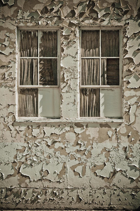 无人,竖图,室外,白天,背景,窗户,建筑,美国,废弃,堆积,破碎,墙,破坏,破损,灰色,削皮,摄影,报废,颜料,风化,损坏,废物,破裂,旧的,加利福尼亚,丢弃,放弃,抛弃,摈弃,风蚀,石化,风蚀地貌,岩石层,岩石,彩图,屏弃,摈斥,摒除,bj175