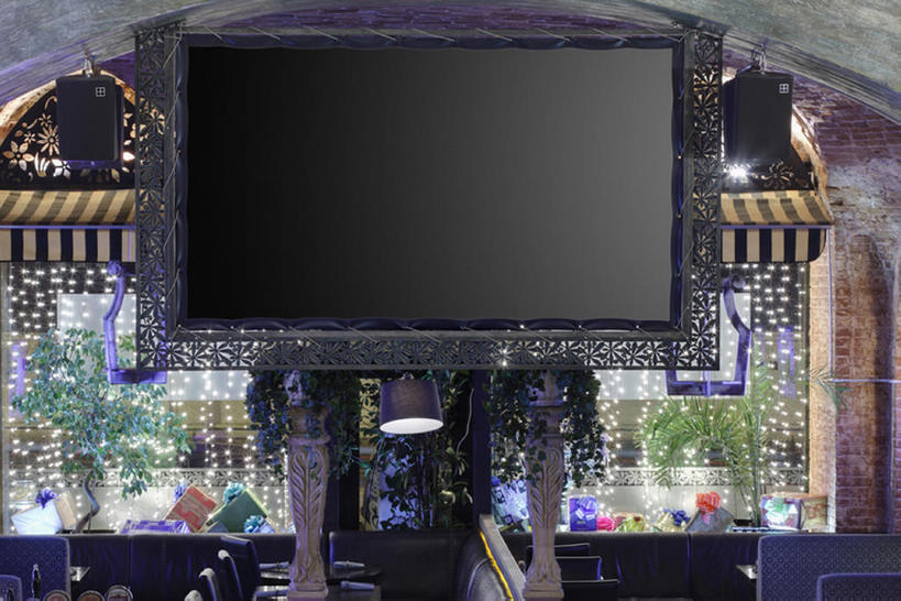 无人,酒吧,横图,室内,吧台,家具,城市,吊挂,悬挂,装饰,棍子,挂,饮食,架子,摄影,生活方式,照亮,简单,夜总会,莫斯科,俄罗斯联邦,电视机,休闲活动,彩图,bj175