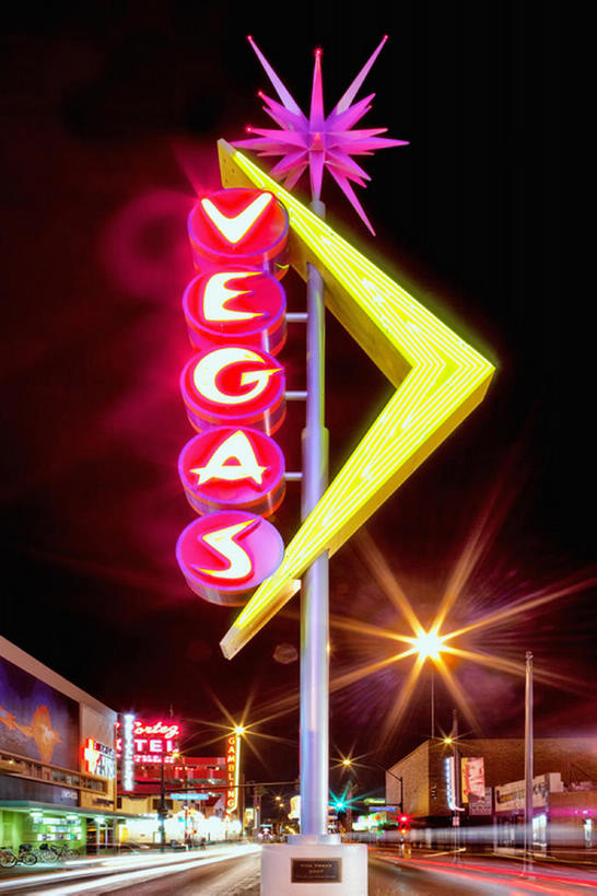 无人,竖图,室外,夜晚,旅游,度假,信心,城市,街道,路,指示牌,柱,英文,标志,器材,文字,字符,字母,娱乐,标识,霓虹,享受,休闲,放松,摄影,电灯,英文字母,照亮,北美,照明设备,都市风光,大道,消息,交通标志,内华达州,拉斯维加斯,彩图,旅行,bj175