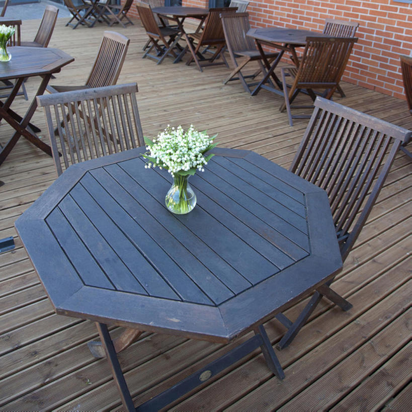 无人,露台,方图,室外,白天,餐桌,阳台,桌子,酒店,花瓶,椅子,爱沙尼亚,装饰,茶几,花,装饰物,花束,休闲,摄影,折叠椅,休闲活动,彩图,露天阳台,bj175