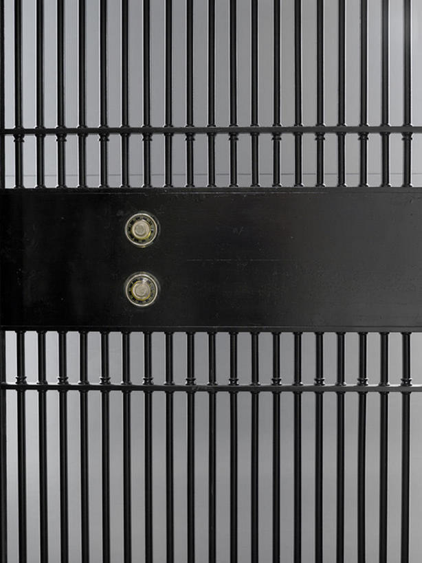 无人,银行,竖图,室内,商务,安全,门,美国,关闭,钢铁,金属,门口,防护,锁,保险箱,金融,理财,摄影,建造,经济,保护,封闭,保险,存款,流通,贸易,伊利诺斯州,芝加哥市,保全,周全,安稳,安定,平安,彩图,安防系统,安全设备,bj175