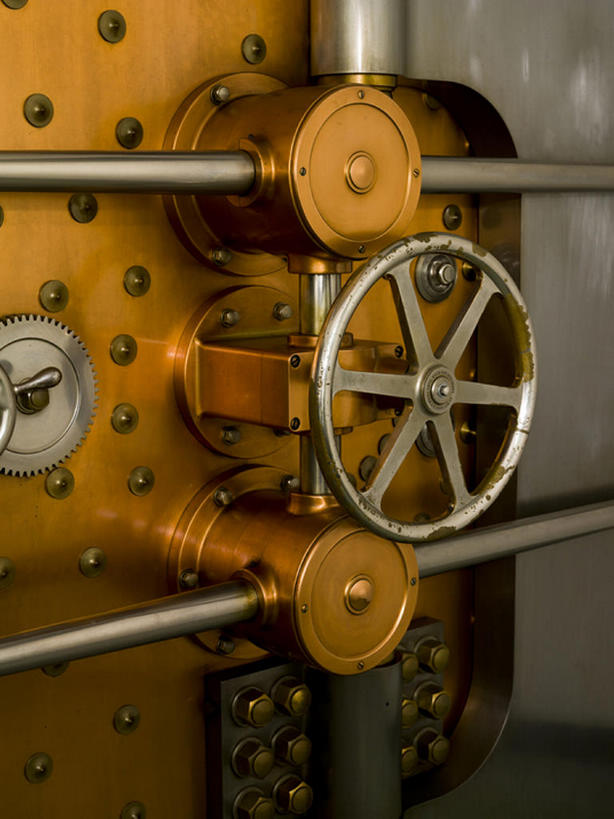 无人,银行,竖图,室内,安全,门,美国,关闭,钢铁,金属,拱门,门口,防护,锁,保险箱,金融,摄影,建造,保护,封闭,保险,存款,伊利诺斯州,芝加哥市,保全,周全,安稳,安定,平安,彩图,安防系统,安全设备,bj175