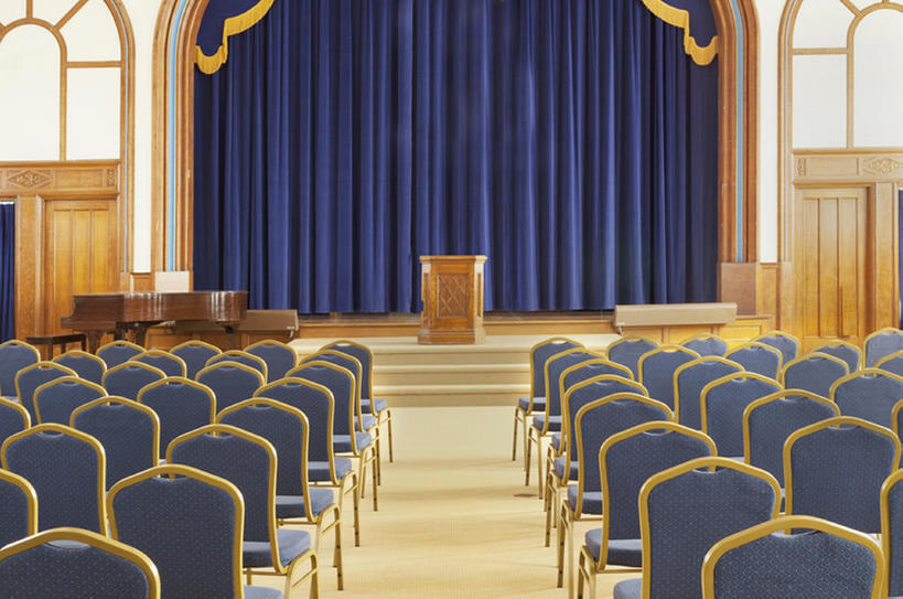 无人,舞台,横图,室内,窗帘,家具,椅子,美国,一排,许多,整齐,走廊,过道,很多,干净,座位,排列,蓝色,讲台,演讲,摄影,报告,北美,演说,队列,宣传,鼓动,会堂,讲演,彩图,建筑结构,bj175