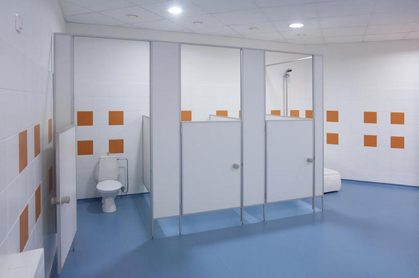 无人,横图,室内,浴室,欧洲,爱沙尼亚,一排,淋浴,整齐,干净,现代,排列,摄影,照亮,卫生,队列,淋浴头,东欧,厕所,彩图,当代,公共浴室,bj175