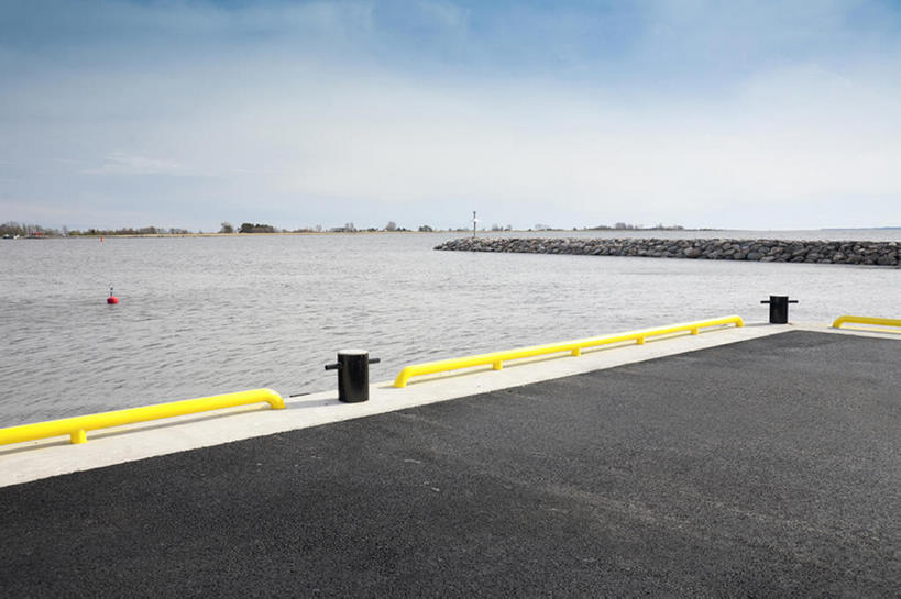 无人,码头,横图,室外,白天,海洋,水,欧洲,爱沙尼亚,停靠,地形,海岸线,陆地,水边,自然,摄影,停泊,东欧,系船柱,彩图,海港,bj175