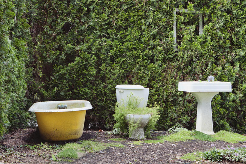 无人,公园,植物园,横图,室外,白天,美景,家具,美国,许多,废弃,器材,水槽,景观,角落,地面,很多,物品,风景,自然,休闲,浴盆,景色,摄影,报废,宁静,废物,北美,自然风光,美洲,丢弃,器具,放弃,抛弃,摈弃,奥勒冈,树篱,厕所,彩图,屏弃,摈斥,摒除,bj175