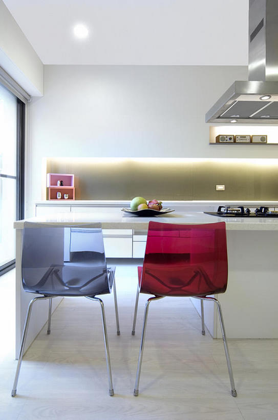 无人,家庭,竖图,室内,吃饭,奢侈,时尚,厨房,窗户,桌子,水果,椅子,中国,亚洲,一排,整齐,饭厅,灶台,公寓,豪华,干净,现代,布置,排列,盘子,装饰物,打开,温暖,温馨,一家人,财富,摄影,电灯,华丽,样板房,照亮,和睦,高雅,简单,开启,队列,华贵,抽油烟机,东亚,富丽,华美,设计,烹调用具,彩图,融洽,华侈,奢华,上层阶级,bj175