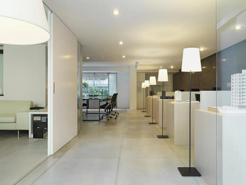 无人,办公室,横图,室内,白天,商务,奢侈,时尚,家具,装修,建筑,台湾,日光,中国,亚洲,一排,整齐,光,地面,豪华,干净,现代,书桌,布置,灯,排列,灯具,落地灯,办公大楼,财富,摄影,生活方式,聚光灯,华丽,明亮,照亮,太平洋,高雅,住房,风格,简单,照明设备,队列,华贵,房地产,豪宅,东亚,台北,富丽,华美,式样,设计,彩图,当代,泛光灯,华侈,奢华,上层阶级,bj175