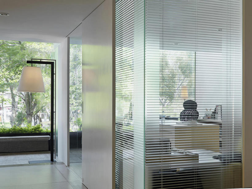 无人,办公室,横图,室内,白天,商务,奢侈,时尚,家具,装修,建筑,台湾,日光,中国,亚洲,一排,整齐,光,地面,豪华,干净,现代,书桌,布置,灯,排列,灯具,落地灯,百叶帘,办公大楼,摄影,生活方式,华丽,明亮,照亮,太平洋,高雅,住房,风格,简单,照明设备,队列,华贵,房地产,私密,豪宅,东亚,台北,富丽,华美,式样,设计,彩图,当代,泛光灯,华侈,奢华,上层阶级,bj175