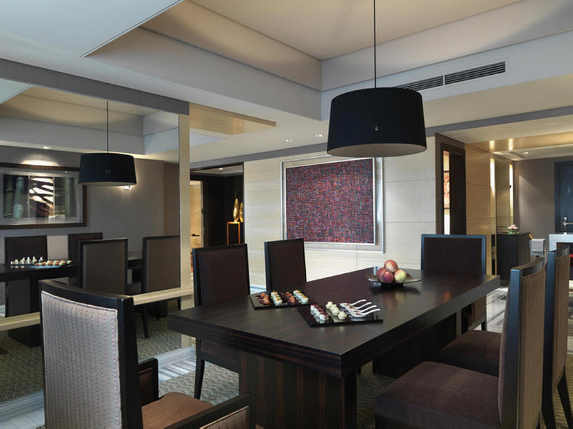 无人,家,横图,室内,烹饪,时尚,餐桌,家具,镜子,建筑,酒店,水果,椅子,一排,吊挂,悬挂,准备,整齐,反射,木制,饭厅,房屋,料理,食品,开胃菜,挂,干净,现代,菜肴,美食,饮食,建筑物,食物,排列,盘子,摄影,佳肴,高雅,住房,风格,照明设备,队列,华贵,房地产,设计,彩图,当代,开味小菜,开胃小菜,前菜,bj175