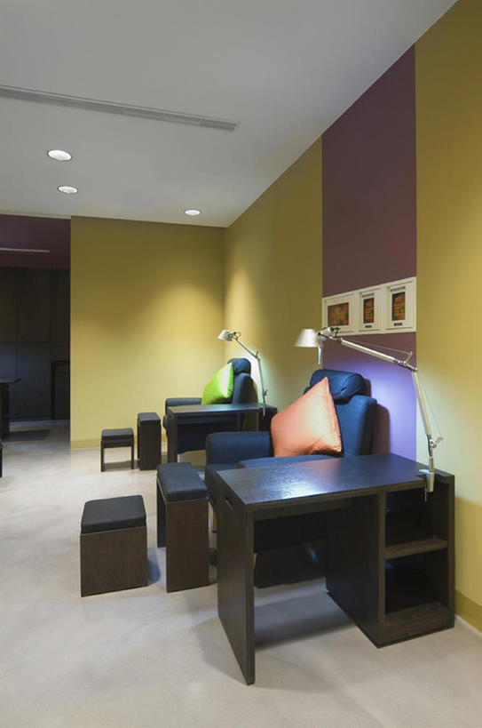 无人,办公室,竖图,室内,白天,桌子,酒店,一排,整齐,房屋,脚凳,干净,现代,排列,摄影,照亮,扶手椅,住房,风格,照明设备,队列,房地产,彩图,bj175