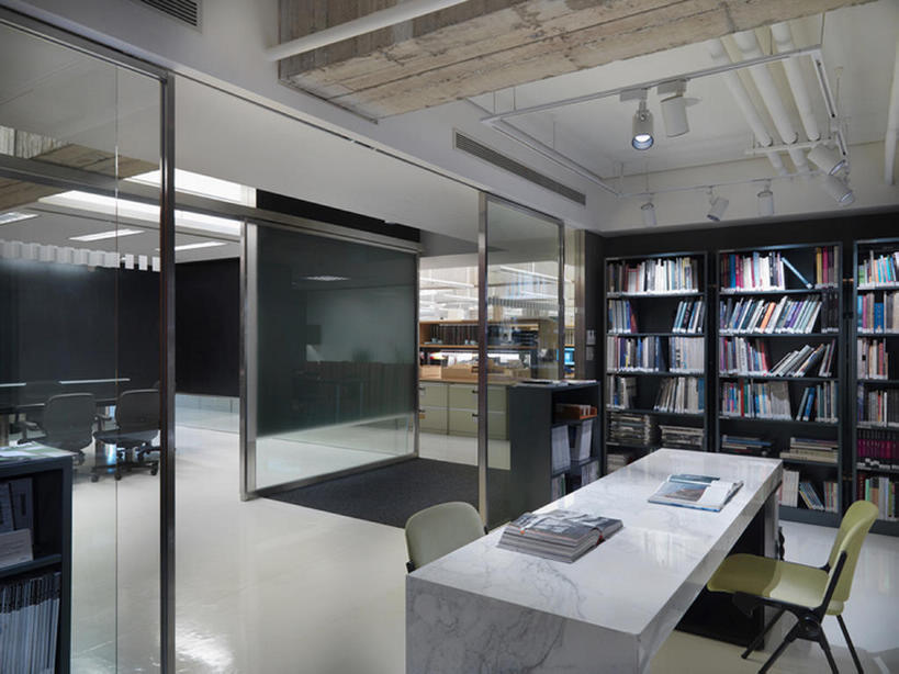 无人,图书馆,办公室,横图,室内,白天,商务,书架,桌子,椅子,一排,整齐,房屋,墙,门口,干净,现代,书桌,排列,摄影,照亮,住房,风格,队列,房地产,接待员,书,彩图,bj175