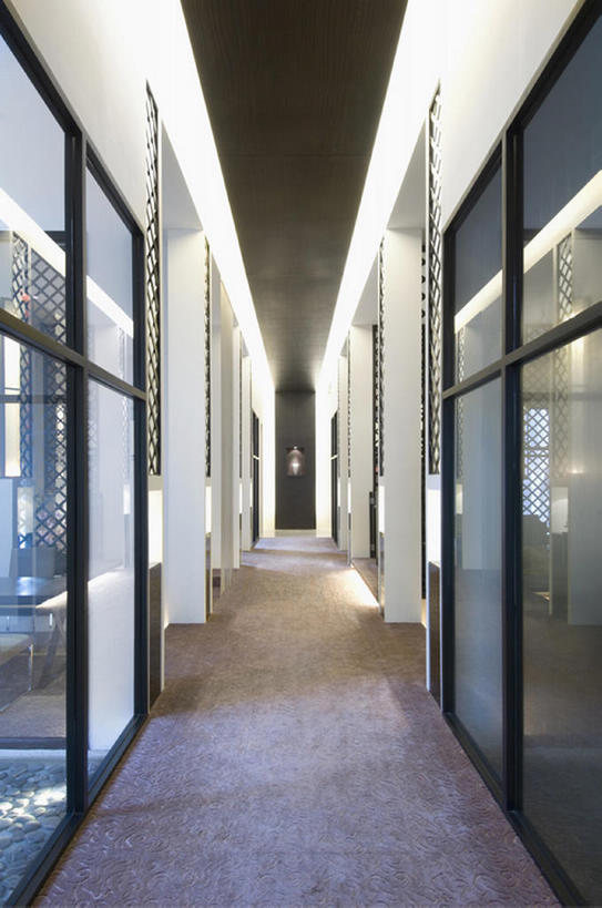 无人,办公室,竖图,室内,商务,时尚,地毯,门,酒店,玻璃,一排,整齐,圆柱,直线,走廊,过道,干净,现代,排列,摄影,风格,队列,狭窄,设计,彩图,餐馆,当代,bj175