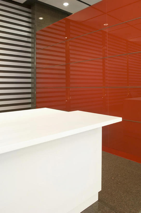 无人,办公室,竖图,室内,商务,时尚,家具,屏风,建筑,玻璃,台湾,一排,整齐,墙,干净,现代,书桌,布置,建筑物,排列,红色,白色,摄影,协调,遮挡,风格,队列,华贵,分隔,台北,接待员,美化,设计,彩图,当代,bj175