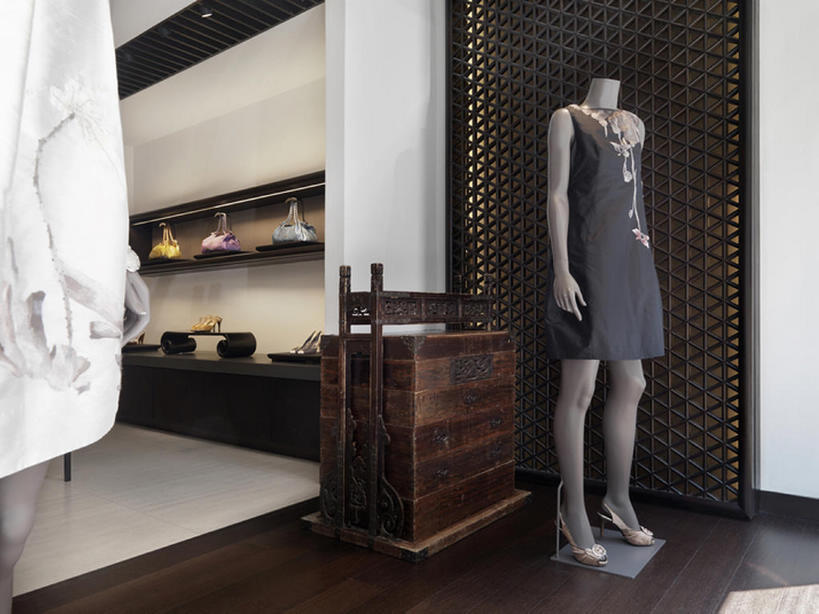 无人,商店,横图,室内,商务,时尚,消费,一排,整齐,装饰,干净,现代,架子,排列,衣服,装饰物,零售,摄影,多样,风格,服装店,队列,华贵,时装模特,彩图,当代,bj175