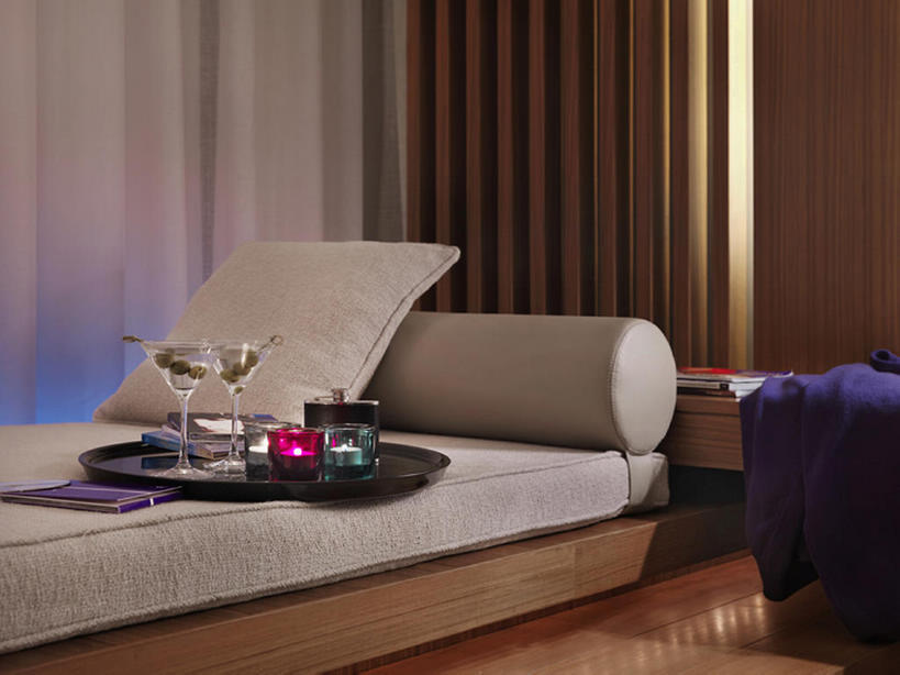 无人,家,横图,室内,时尚,窗帘,卧室,建筑,酒店,玻璃,一排,整齐,烛台,房屋,酒类,餐盘,干净,现代,饮食,建筑物,座位,饮料,排列,绿色,枕头,鸡尾酒,摄影,照亮,住房,风格,队列,房地产,马提尼,软垫,设计,彩图,当代,客房服务,bj175