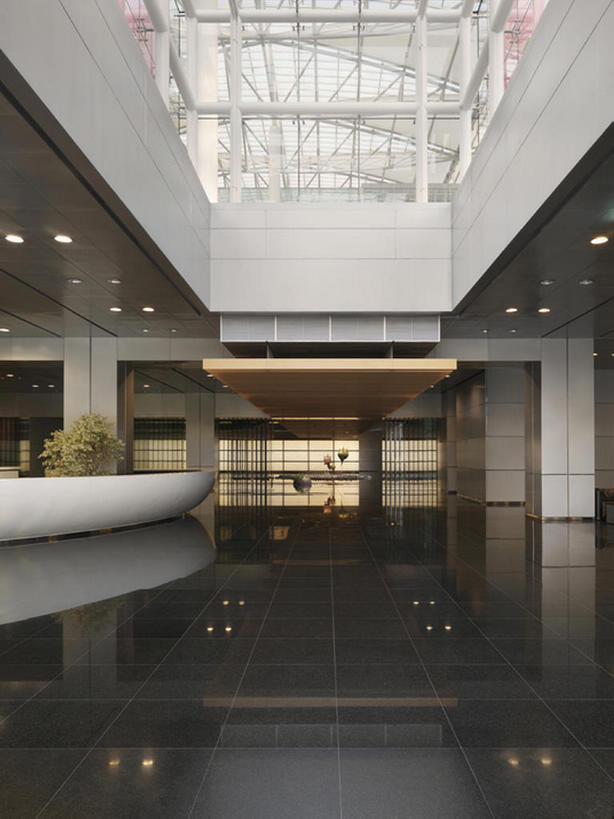 无人,前台,宾馆,家,竖图,室内,奢侈,桌子,建筑,酒店,一排,整齐,反射,办公桌,豪华,干净,现代,大厅,排列,服务台,摄影,生活方式,酒家,砖地,华丽,旅社,高雅,住房,风格,照明设备,队列,华贵,房地产,富丽,接待员,华美,彩图,客店,客栈,旅店,旅馆,帮助台,呼叫台,当代,商旅,华侈,奢华,上层阶级,bj175