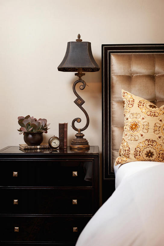 无人,家,竖图,室内,特写,床,台灯,卧室,酒店,房屋,干净,现代,灯,灯罩,床头柜,枕头,摄影,生活方式,高雅,住房,风格,华贵,房地产,彩图,当代,bj175