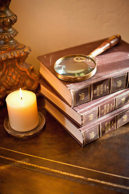 无人,竖图,室内,特写,蜡烛,放大镜,烛光,褐色,教育,干净,书桌,摄影,生活方式,照亮,知识,风格,书,彩图,bj175